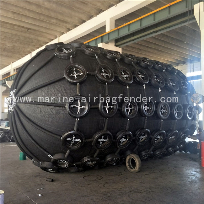 ISO 17357 Standard Natural Rubber Boat Fenders With High Buoyancy