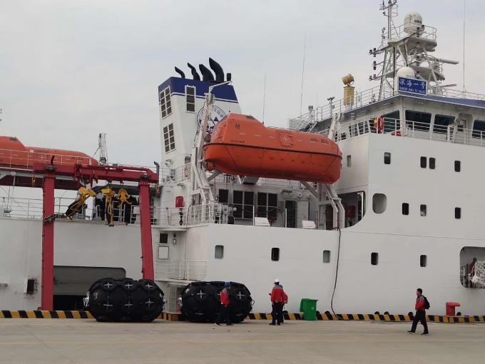 Pneumatic Marine Boat Dock Fenders Tear Resistance 0