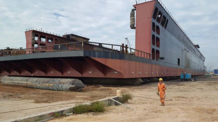 Dockside Marine Airbag For Loading